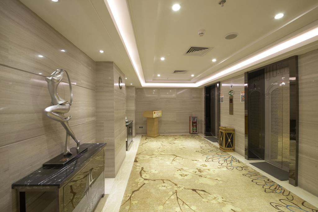 V8 Hotel Train Station Гуанджоу Екстериор снимка
