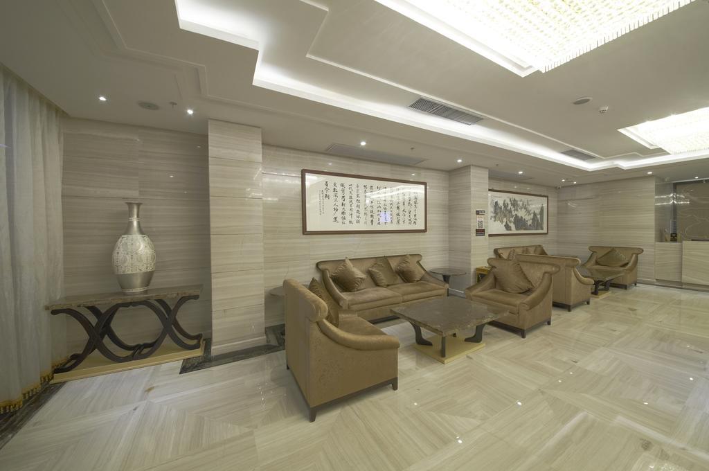 V8 Hotel Train Station Гуанджоу Екстериор снимка