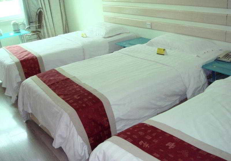 V8 Hotel Train Station Гуанджоу Екстериор снимка