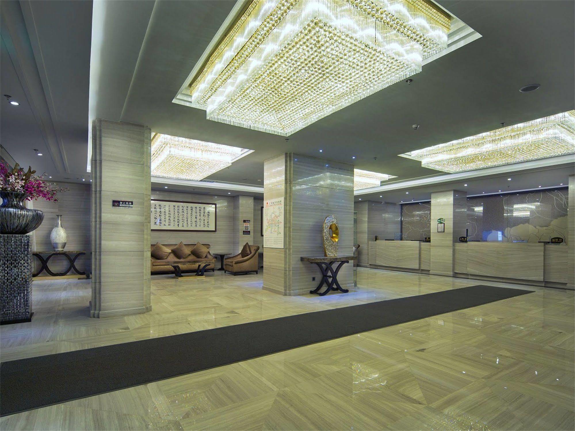 V8 Hotel Train Station Гуанджоу Екстериор снимка